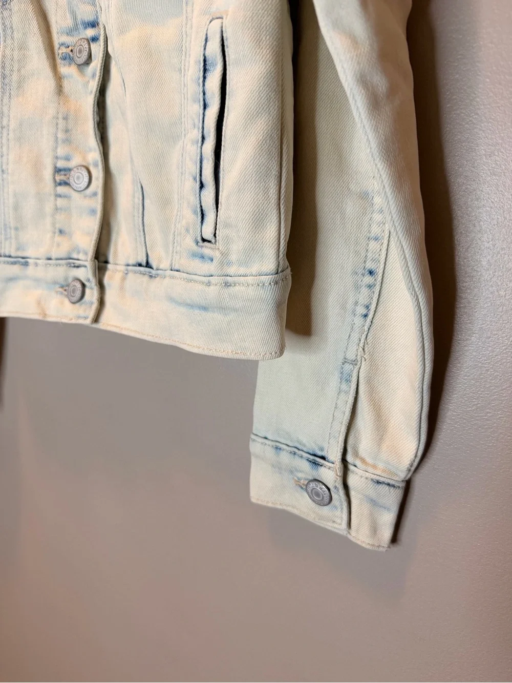 Old Navy Girls Light Wash Denim Jacket with Faux Fur Collar - Used - Medium